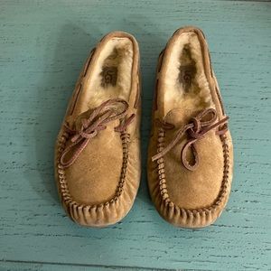 Women UGG slippers SZ 7